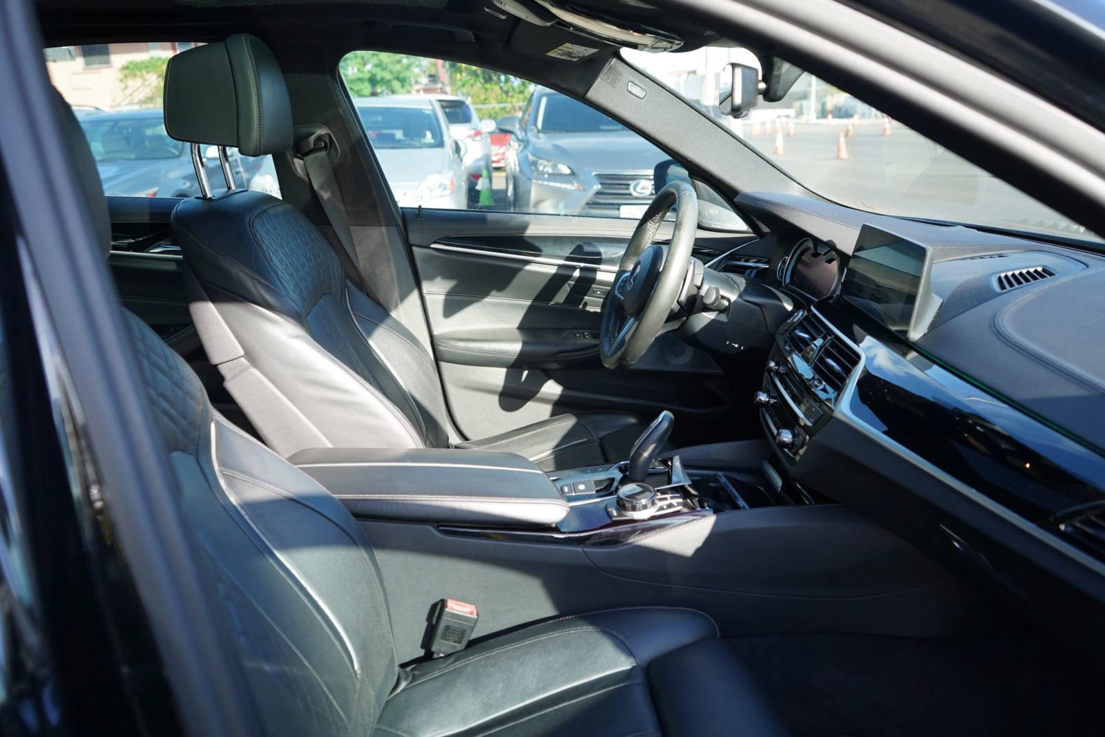 Used 2018 BMW M550i xDrive AWD/4WD image 22