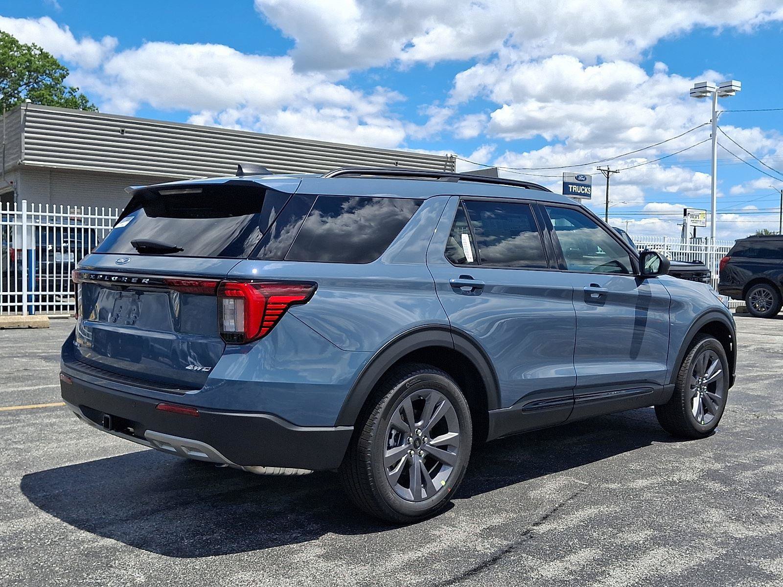 New 2026 Ford Explorer Active w/ Active Comfort Package AWD/4WD image 4