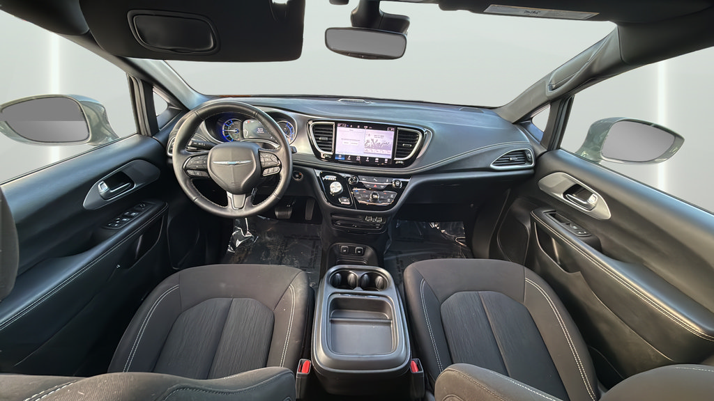 Used 2021 Chrysler Pacifica Touring w/ Uconnect Theater Family Group FWD image 14