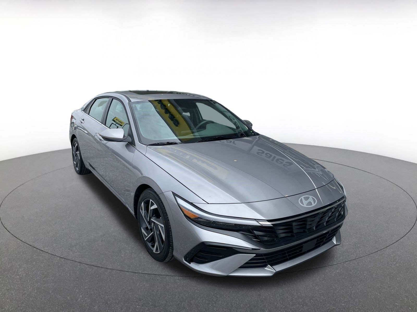 Used 2025 Hyundai Elantra SEL image 1