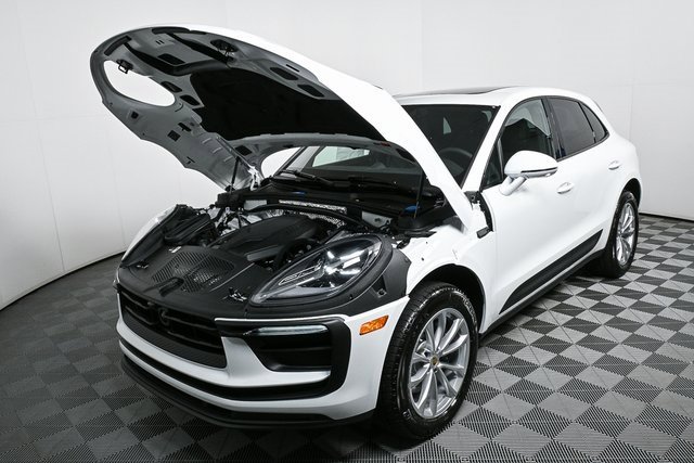 New 2025 Porsche Macan image 39