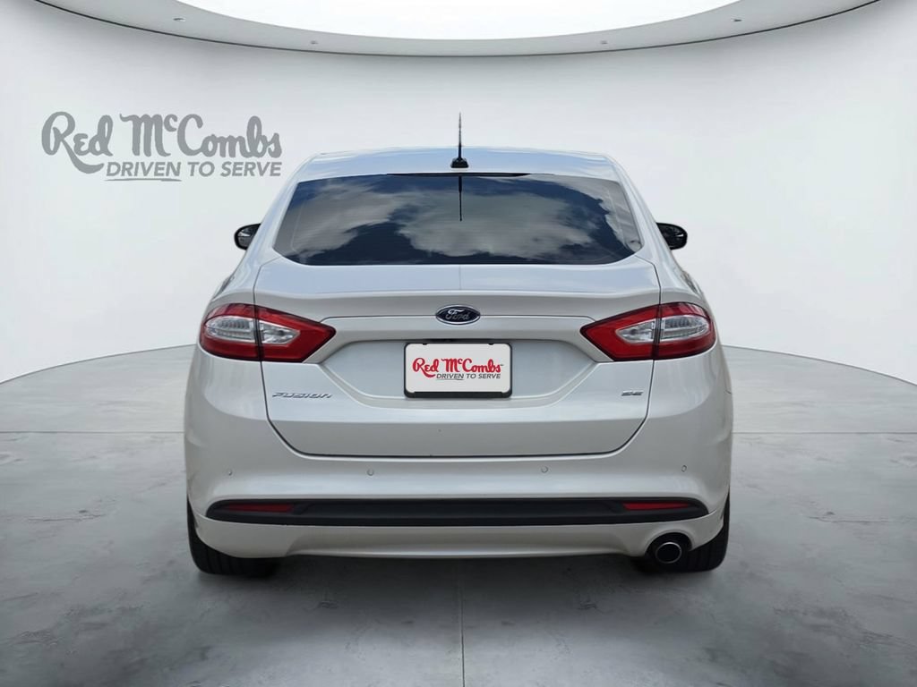 Used 2016 Ford Fusion SE FWD image 4