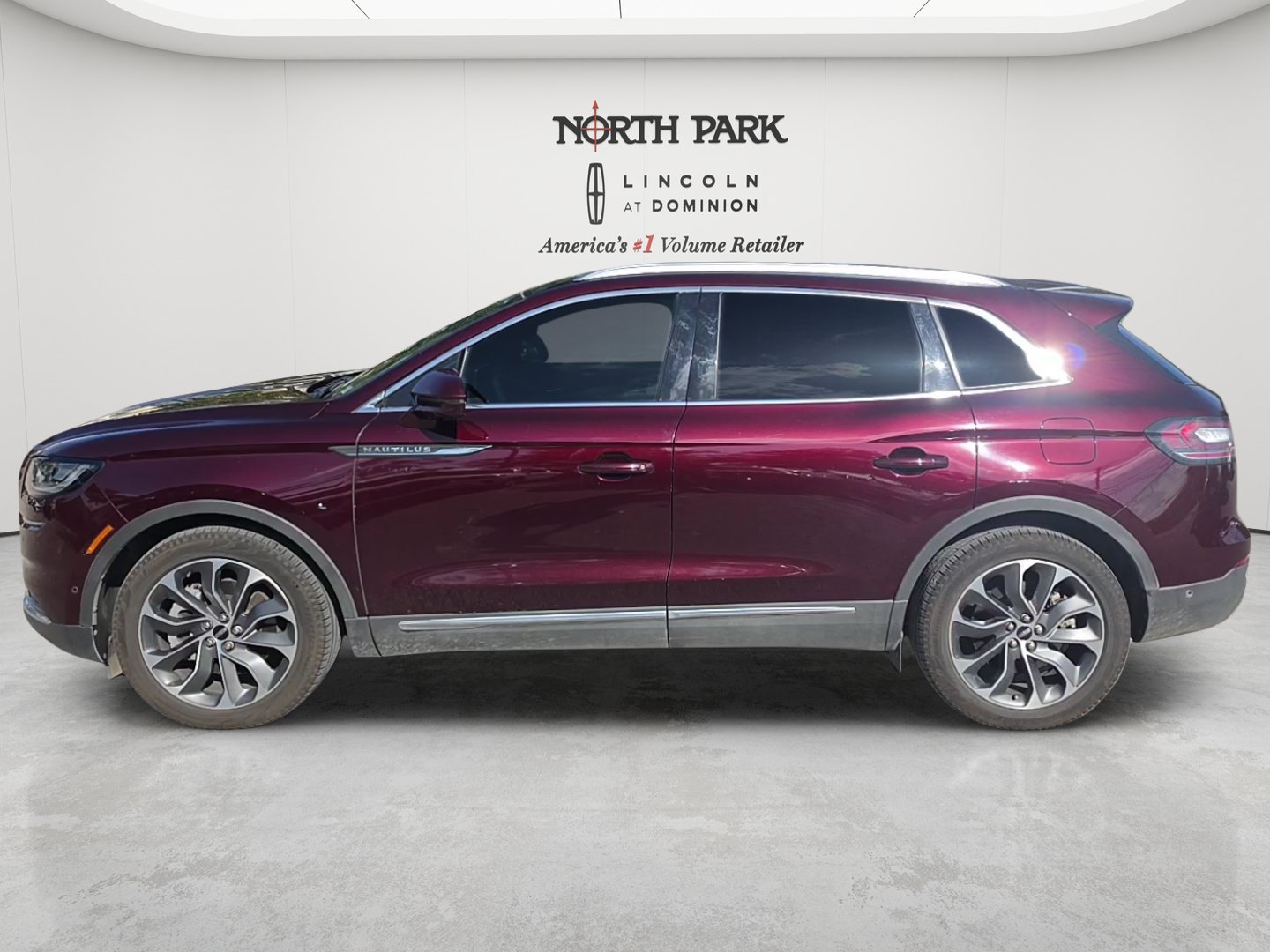 Used 2022 Lincoln Nautilus Reserve AWD/4WD image 8