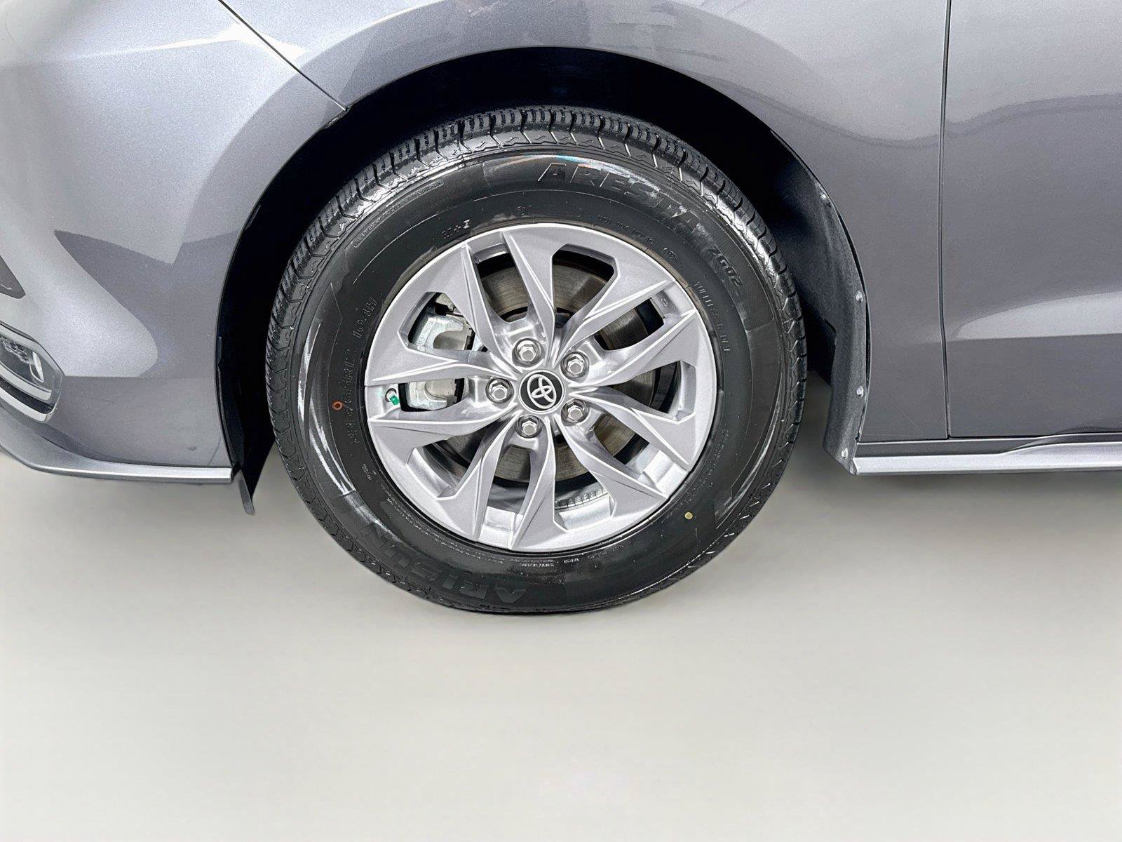 Certified 2025 Toyota Sienna XLE FWD image 44