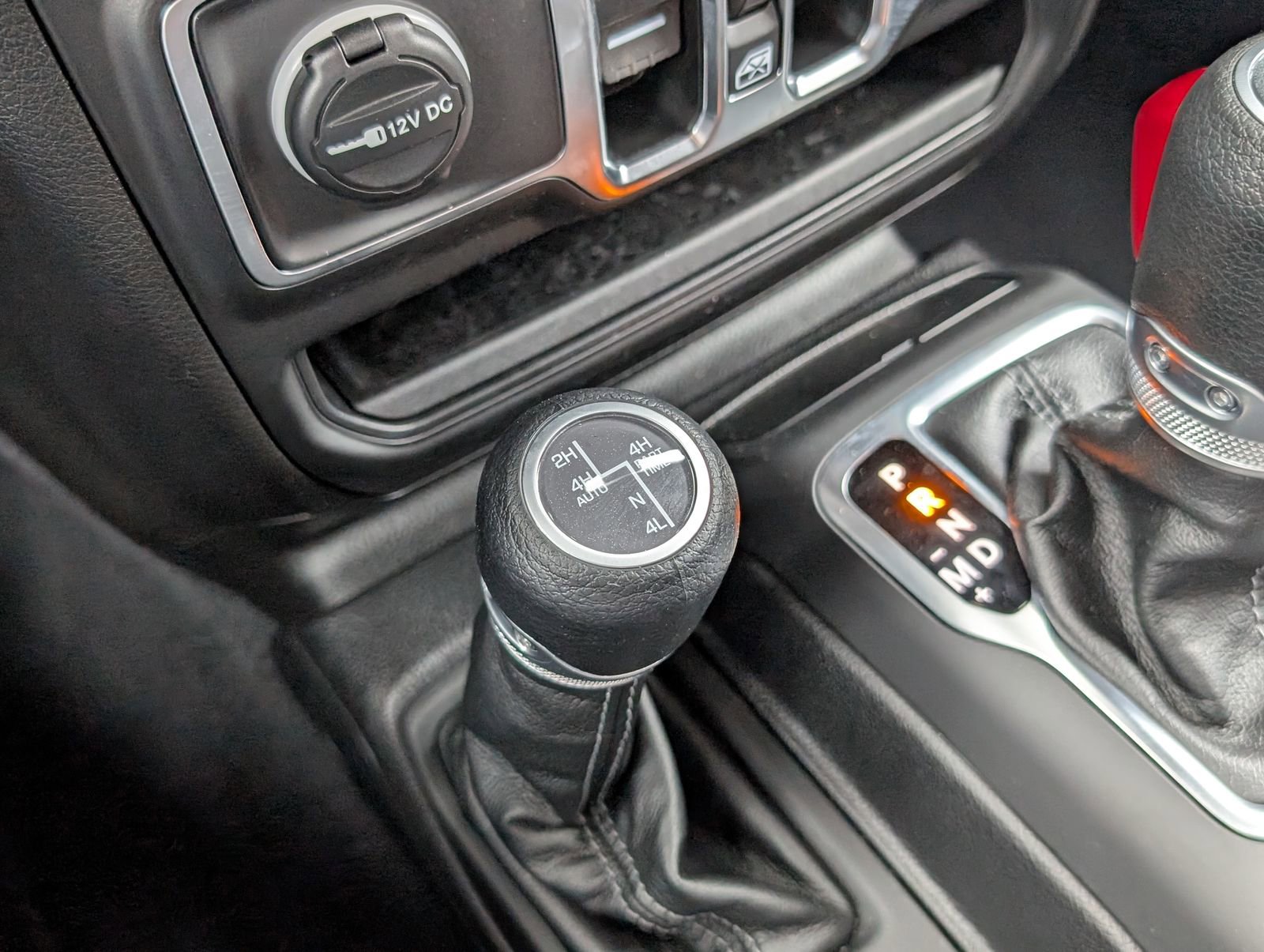 Used 2025 Jeep Wrangler Unlimited Sahara w/ Safety Group image 21