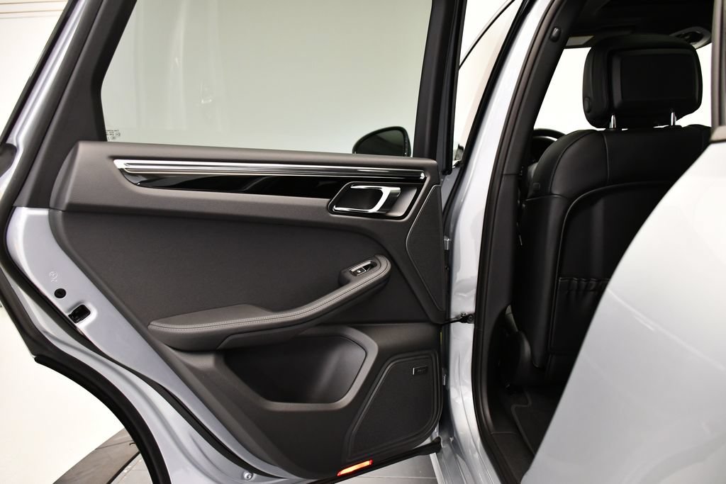 Certified 2026 Porsche Macan Turbo AWD/4WD image 43