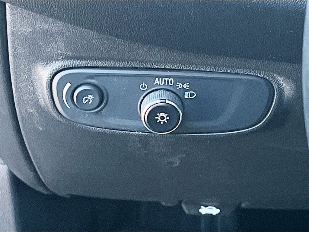 Used 2024 Chevrolet Equinox LT w/ LPO, Floor Liner Package image 10