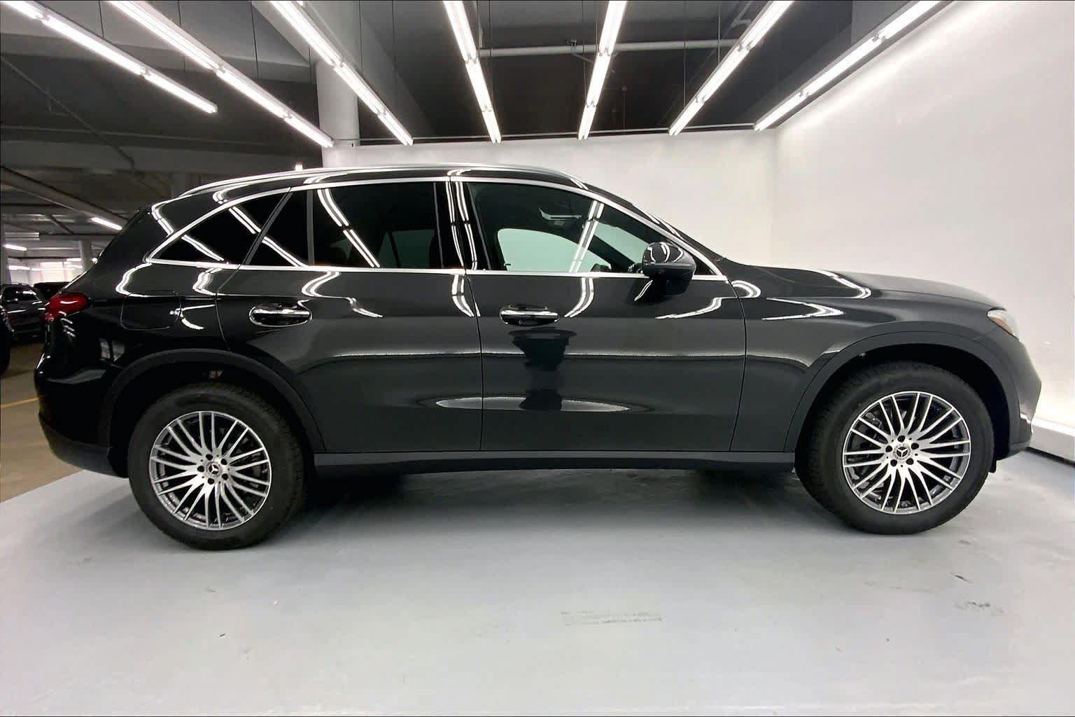 New 2026 Mercedes-Benz GLC 300 image 9