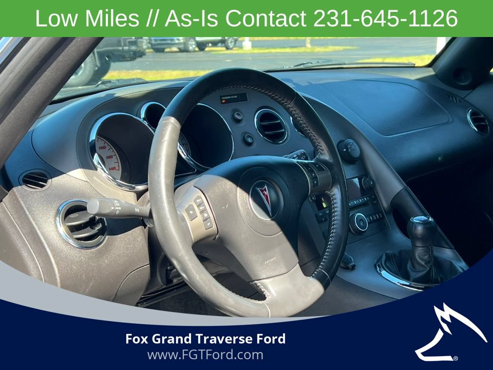 Used 2006 Pontiac Solstice Convertible w/ Premium Package RWD image 2