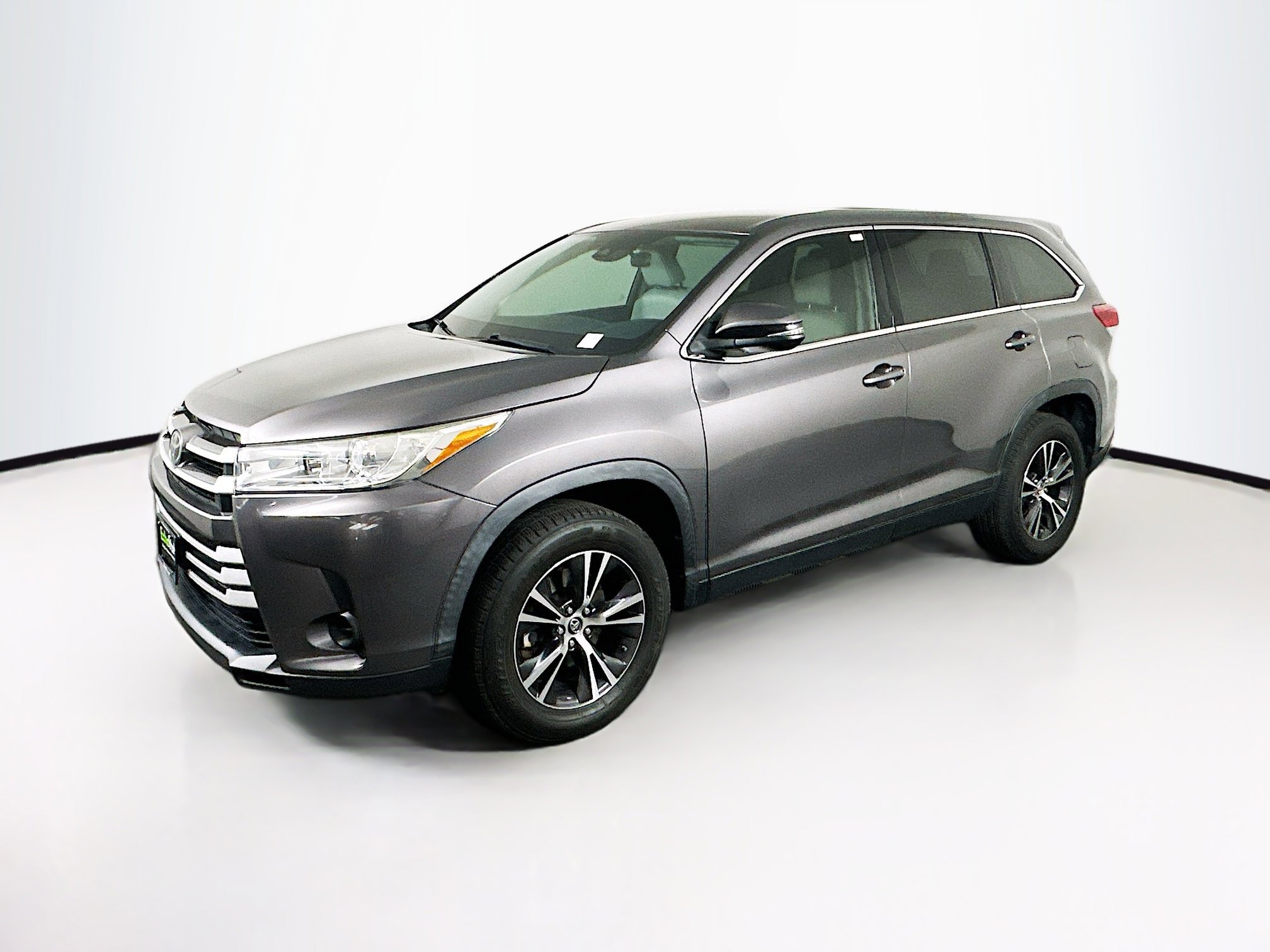 Used 2019 Toyota Highlander LE image 3