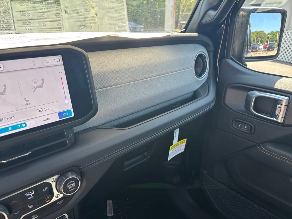 Used 2024 Jeep Wrangler Sahara image 23