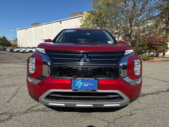 Used 2022 Mitsubishi Outlander SE image 2