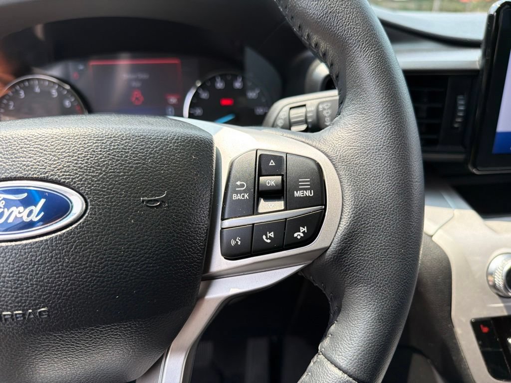 Used 2023 Ford Explorer XLT AWD/4WD image 17