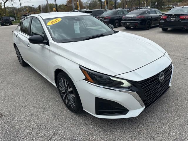 Used 2025 Nissan Altima 2.5 SV FWD image 4
