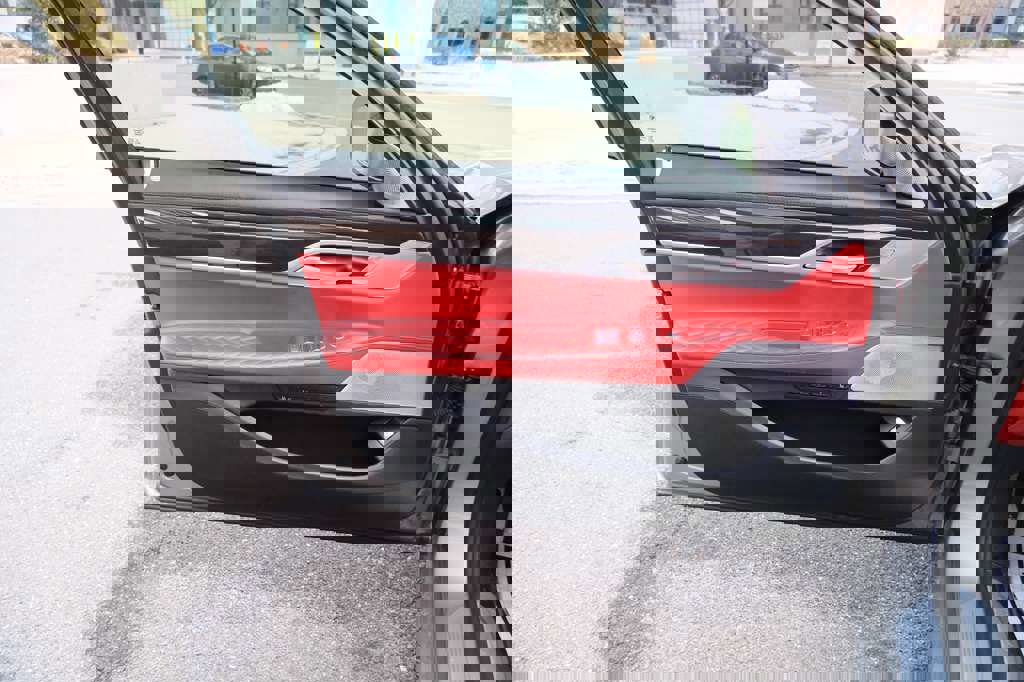 Used 2021 BMW 750i xDrive w/ Executive Package image 18