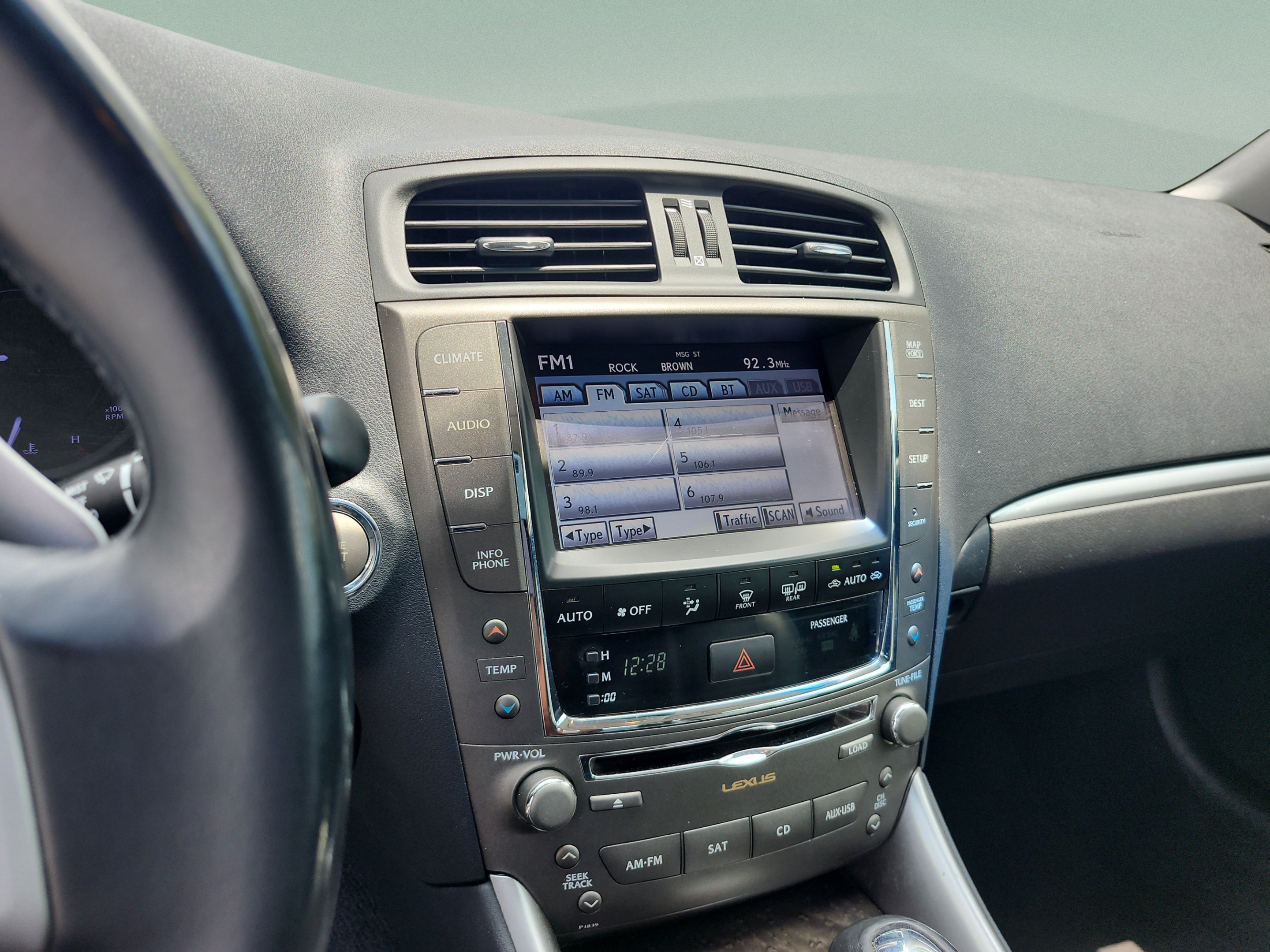 Used 2012 Lexus IS 350C w/ Luxury Pkg RWD image 12