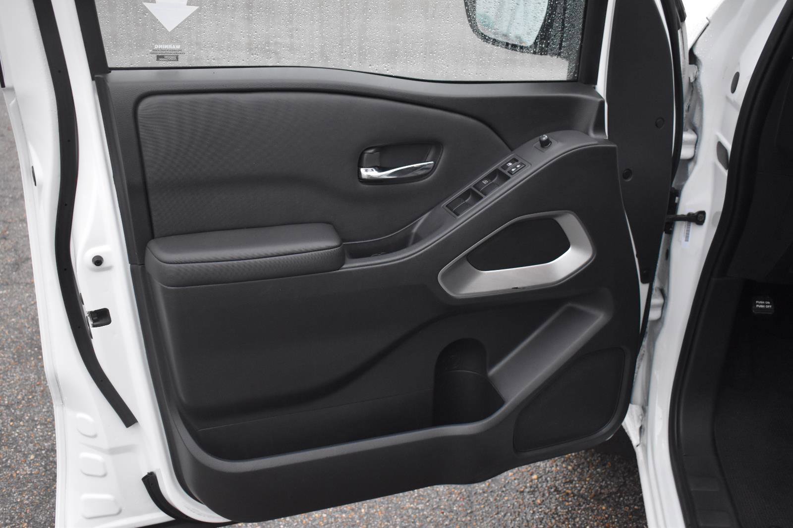 Used 2023 Nissan Frontier SV w/ SV Convenience Package image 17