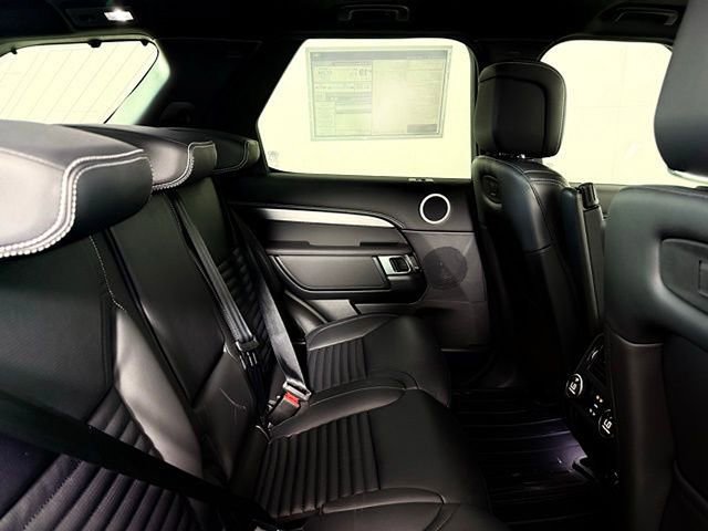Certified 2025 Land Rover Discovery Dynamic SE image 37