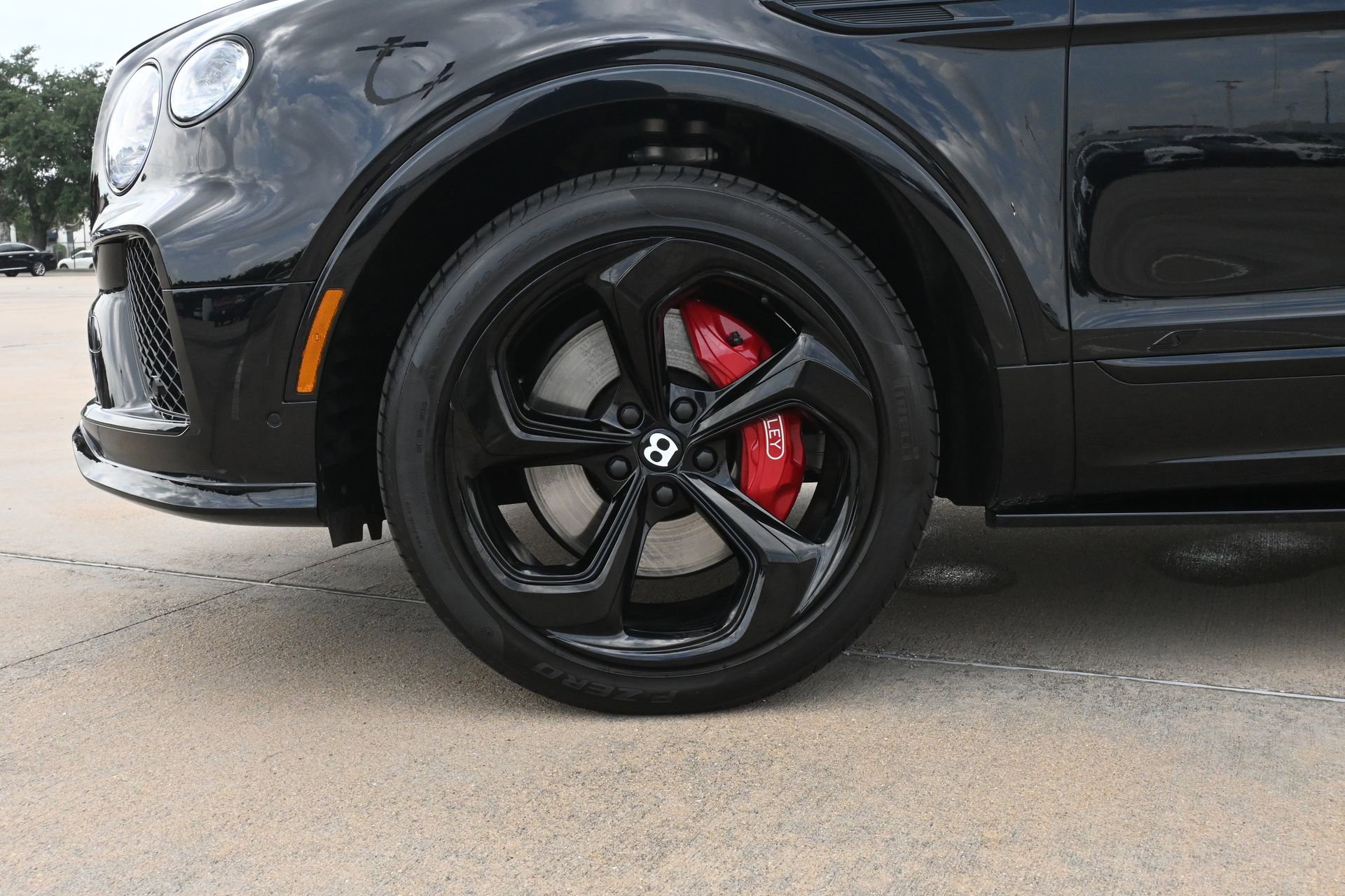 Used 2024 Bentley Bentayga AWD/4WD image 29