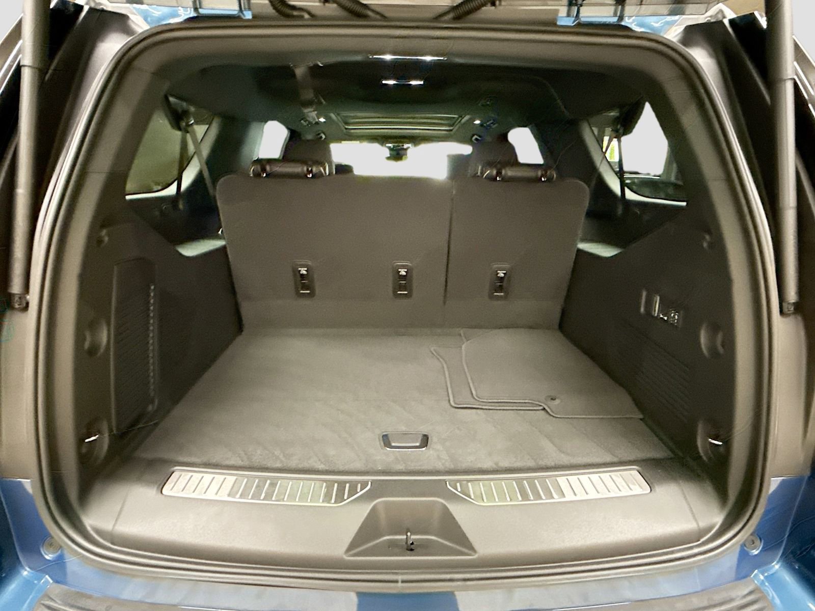 New 2026 Chevrolet Suburban Premier image 34