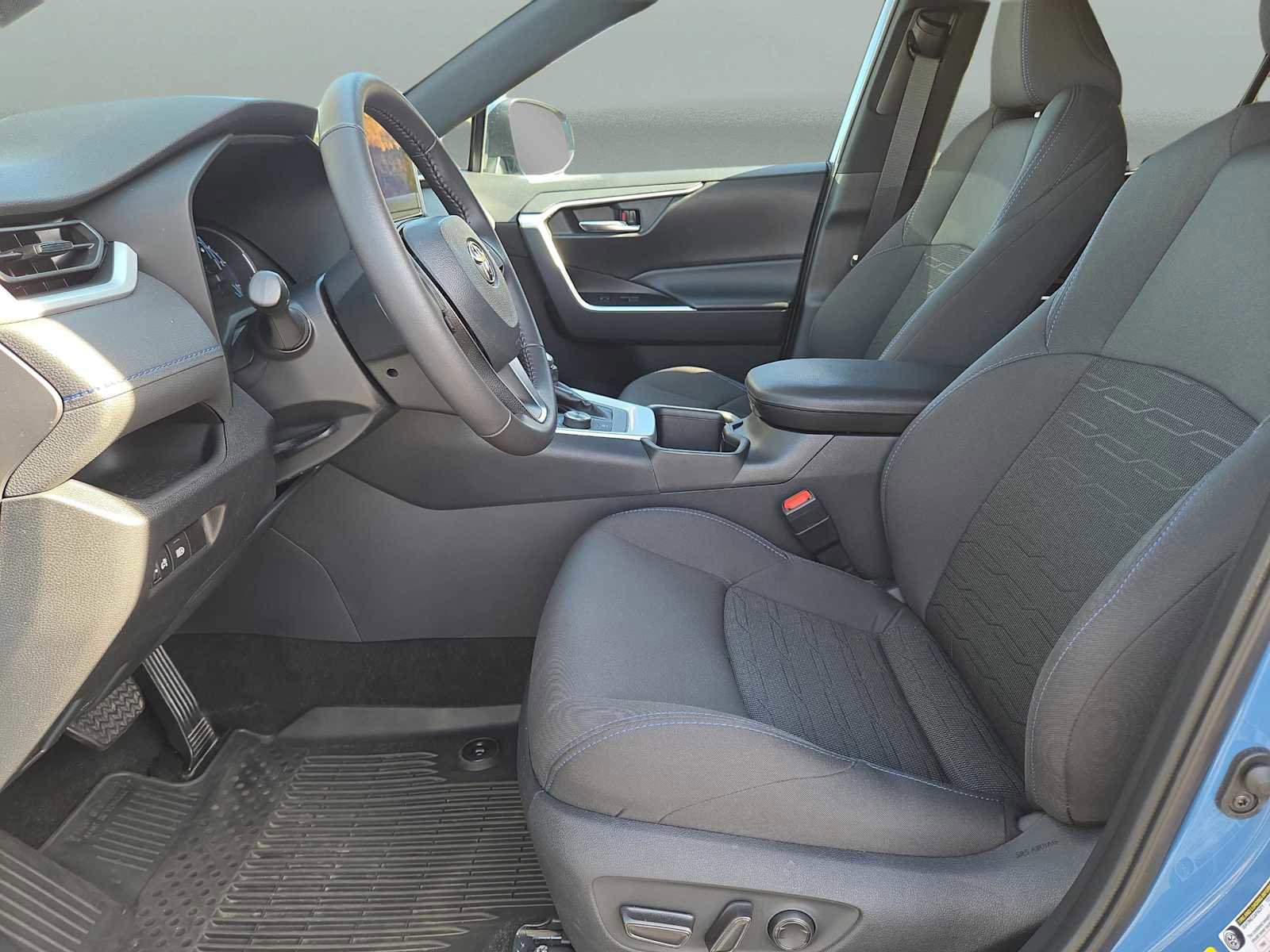 Used 2025 Toyota RAV4 SE image 20