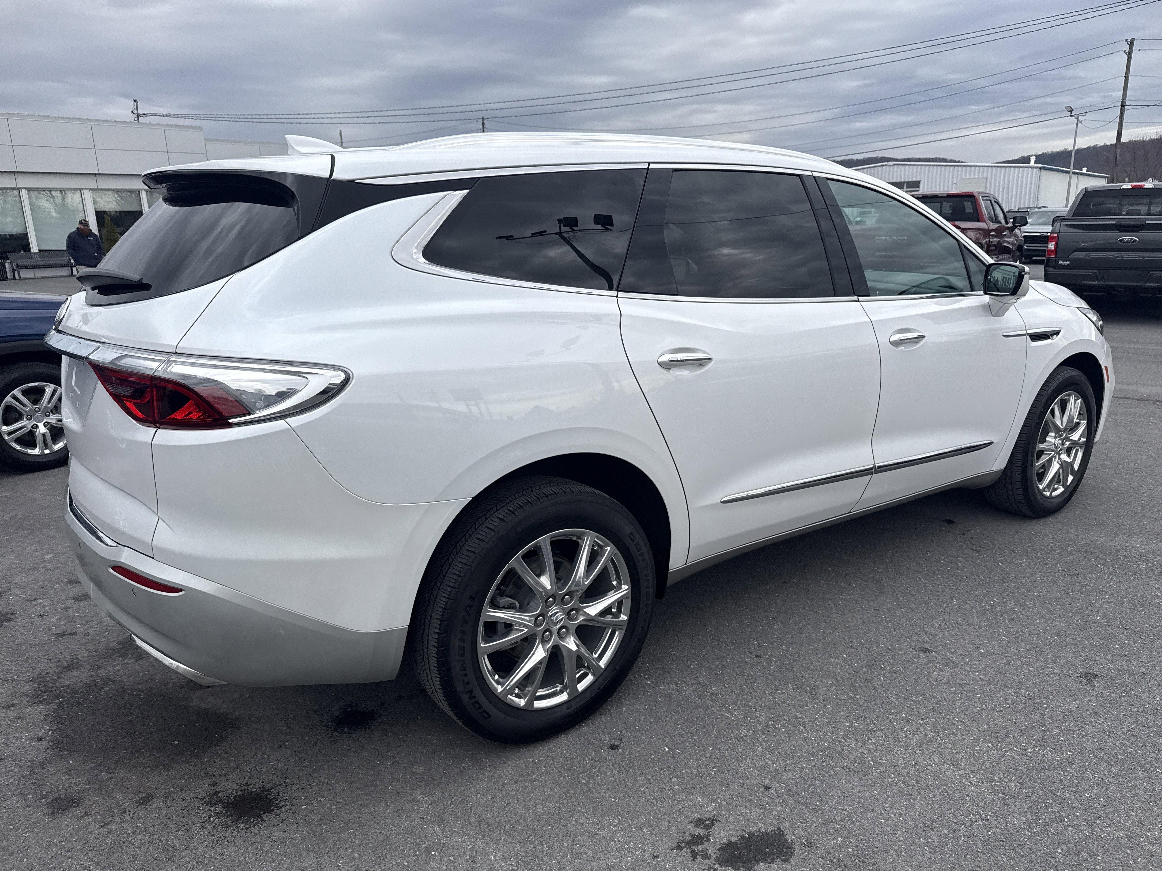 Used 2023 Buick Enclave Premium w/ Experience Buick Package image 3