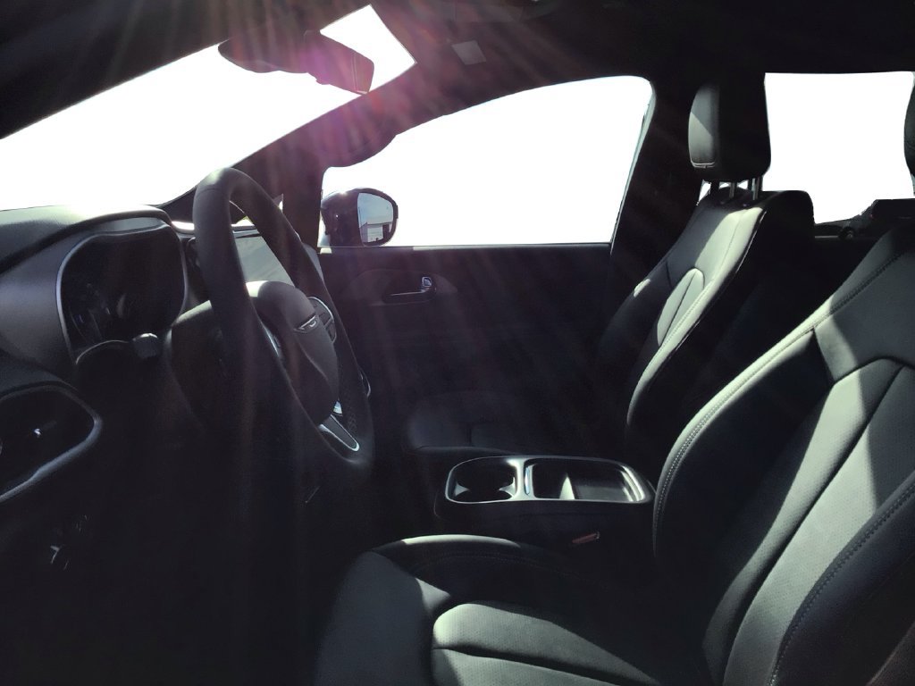 New 2027 Chrysler Pacifica LX FWD image 9
