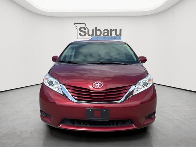 Used 2017 Toyota Sienna LE FWD image 2