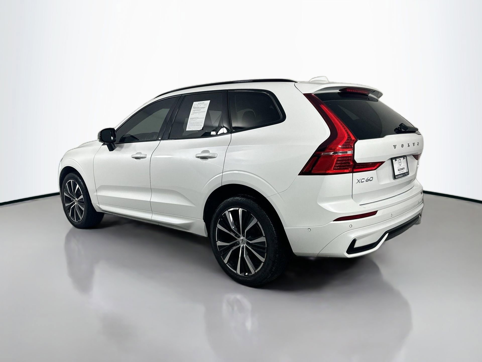 Used 2023 Volvo XC60 B5 Plus w/ Climate Package image 8
