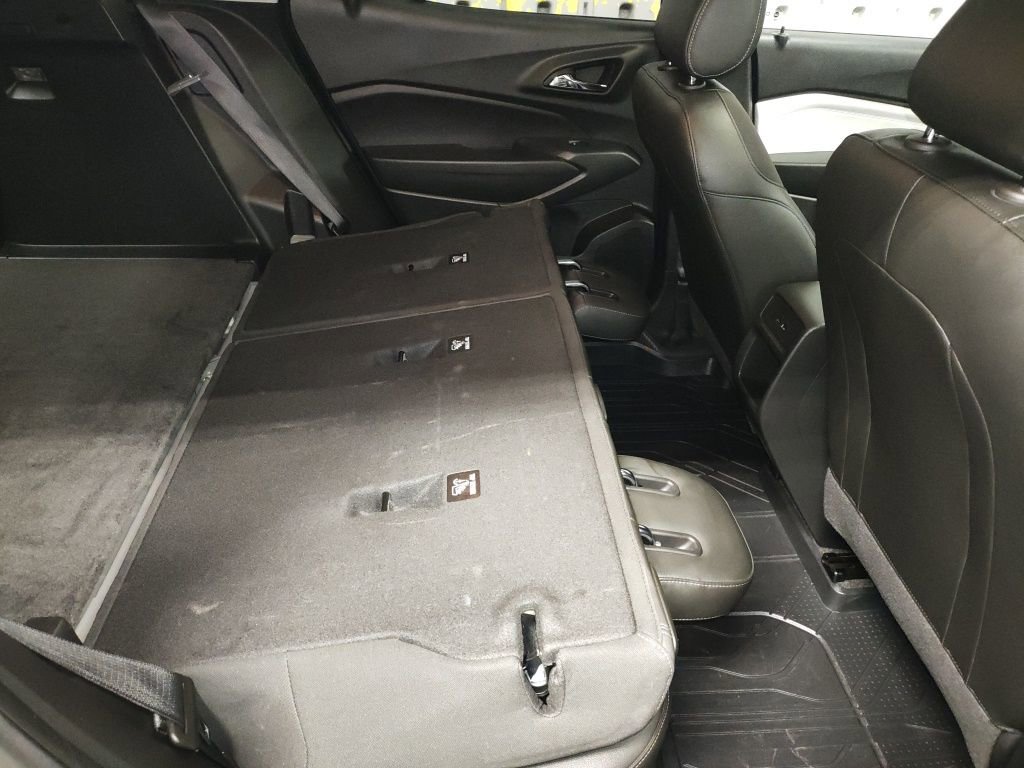 Used 2025 Chevrolet Trax LT w/ Sunroof Package image 14