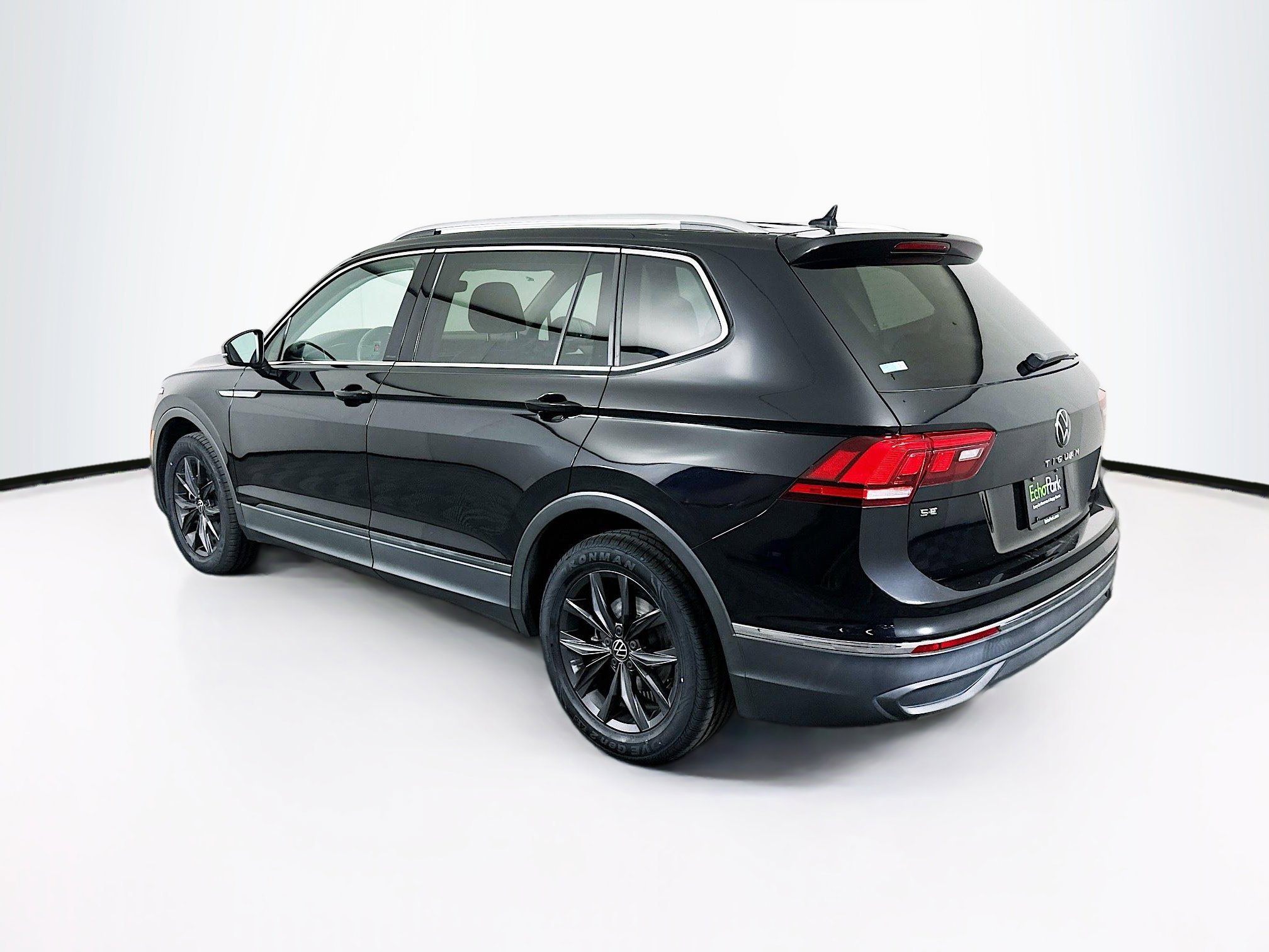 Used 2022 Volkswagen Tiguan SE FWD image 5