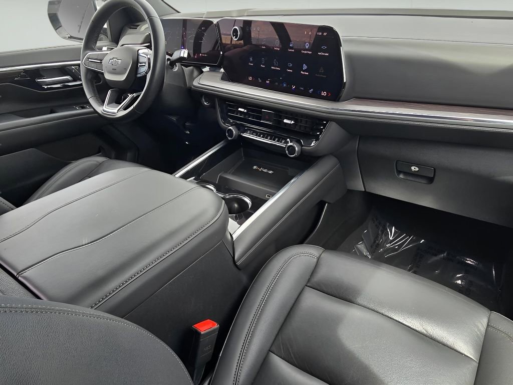 Used 2025 Chevrolet Suburban Z71 AWD/4WD image 13