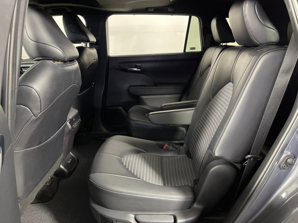 Certified 2025 Toyota Highlander XSE image 13
