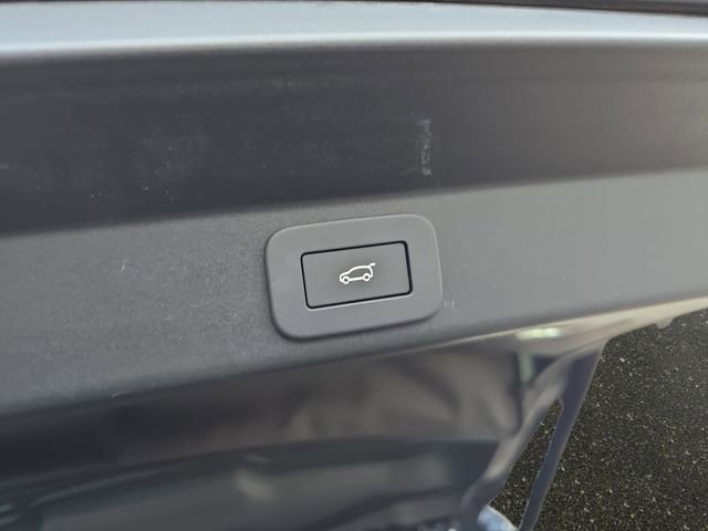 Used 2025 Land Rover Range Rover Sport SE image 16