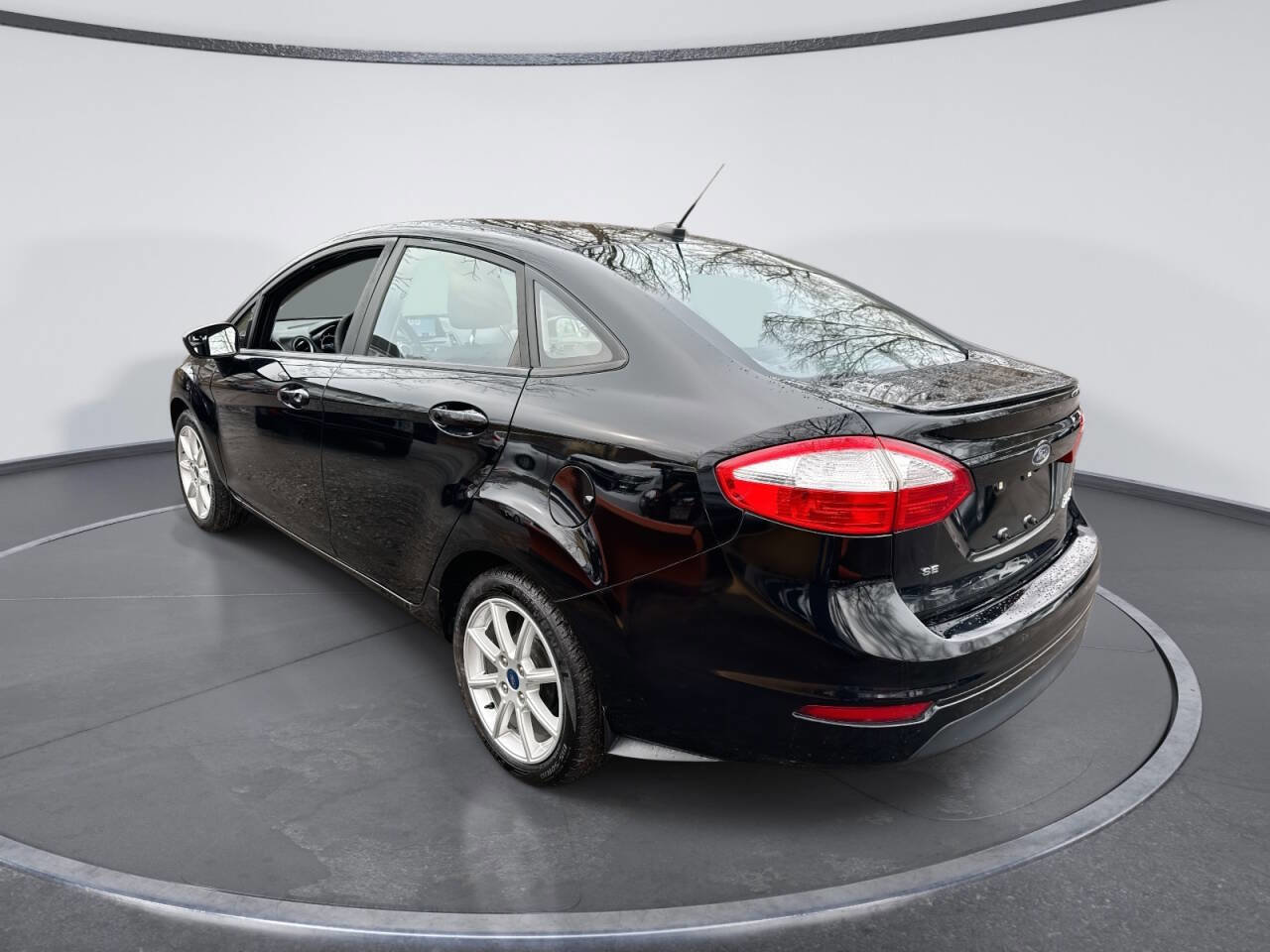 Used 2019 Ford Fiesta SE w/ Equipment Group 201A image 3