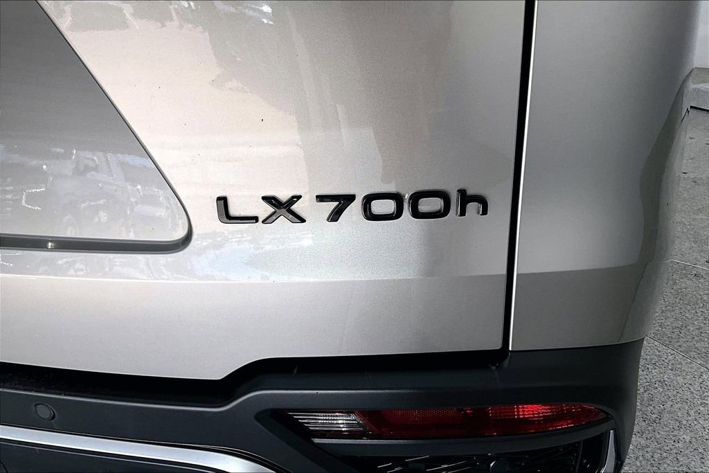 Used 2025 Lexus LX 700h F Sport image 42