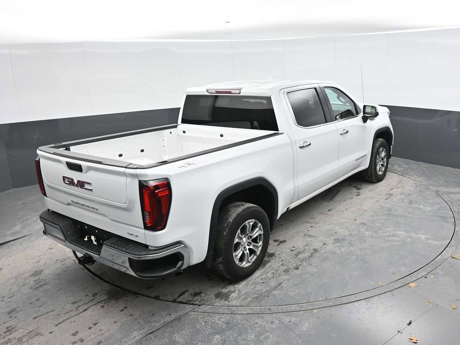 Used 2024 GMC Sierra 1500 SLT image 34