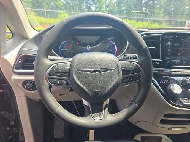 Certified 2023 Chrysler Pacifica Touring-L FWD image 8
