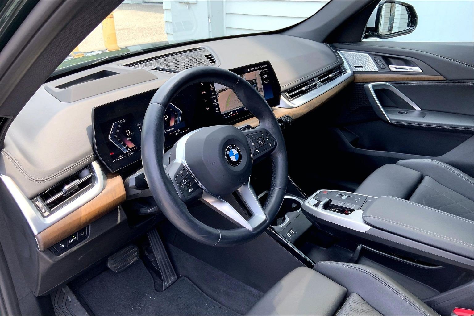 Used 2023 BMW X1 xDrive28i w/ Premium Package AWD/4WD image 4