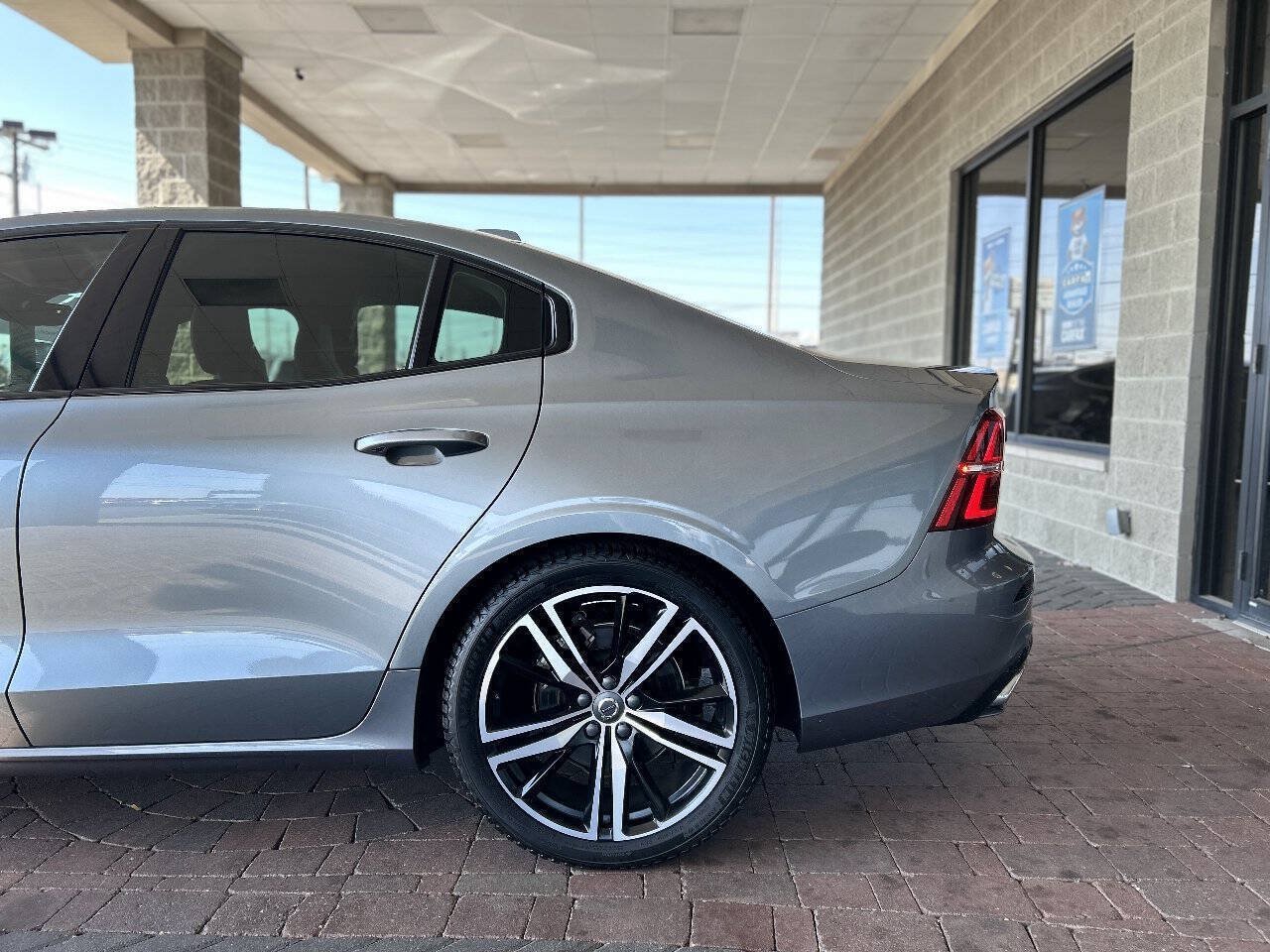 Used 2021 Volvo S60 T5 R-Design AWD/4WD image 5