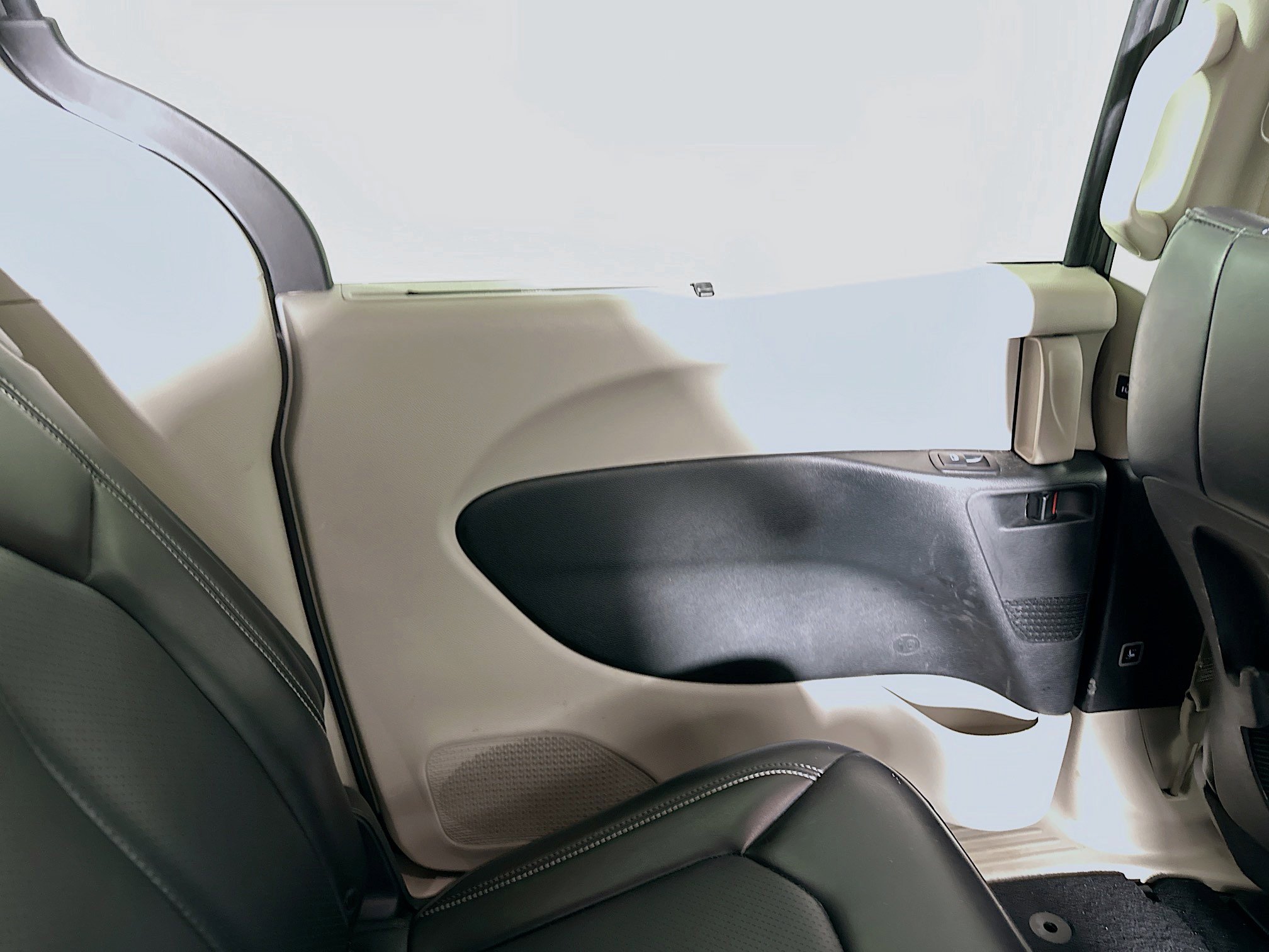 Used 2023 Chrysler Pacifica Touring-L image 24