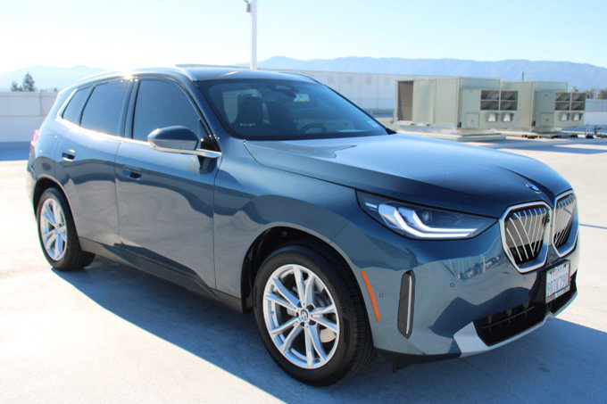 Used 2025 BMW X3 xDrive30i w/ Premium Package image 2