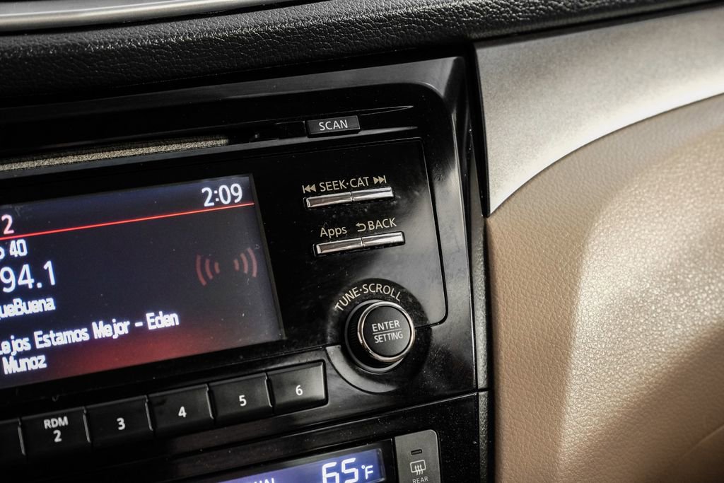 Used 2015 Nissan Rogue SV image 22