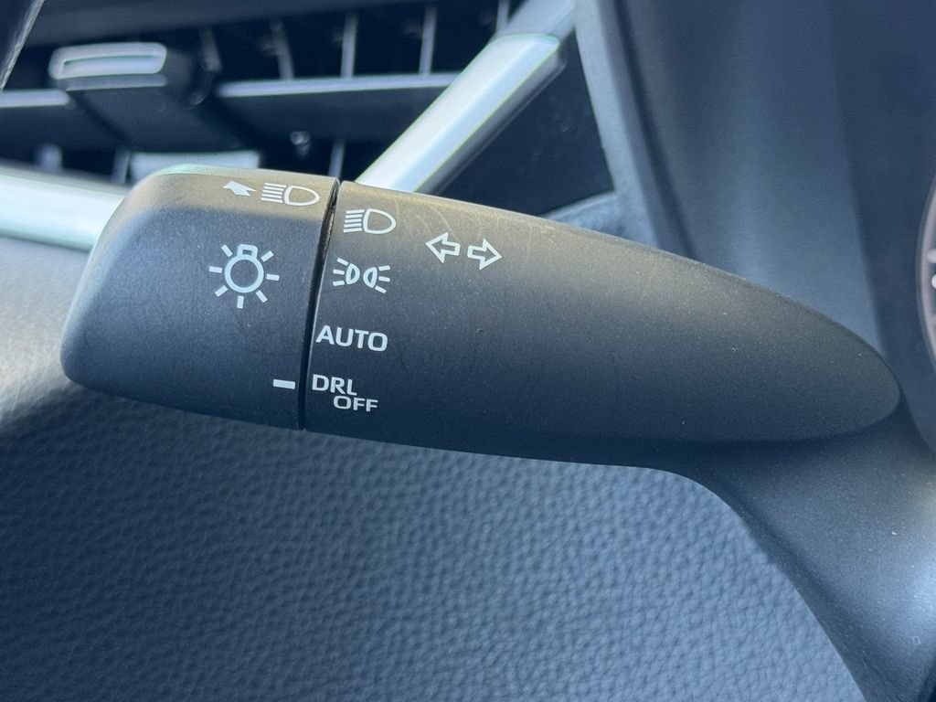 Used 2025 Toyota Corolla LE FWD image 12