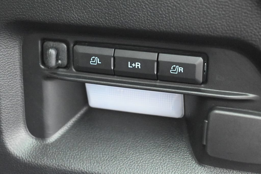 Used 2022 Ford Explorer Limited w/ Equipment Group 301A AWD/4WD image 34