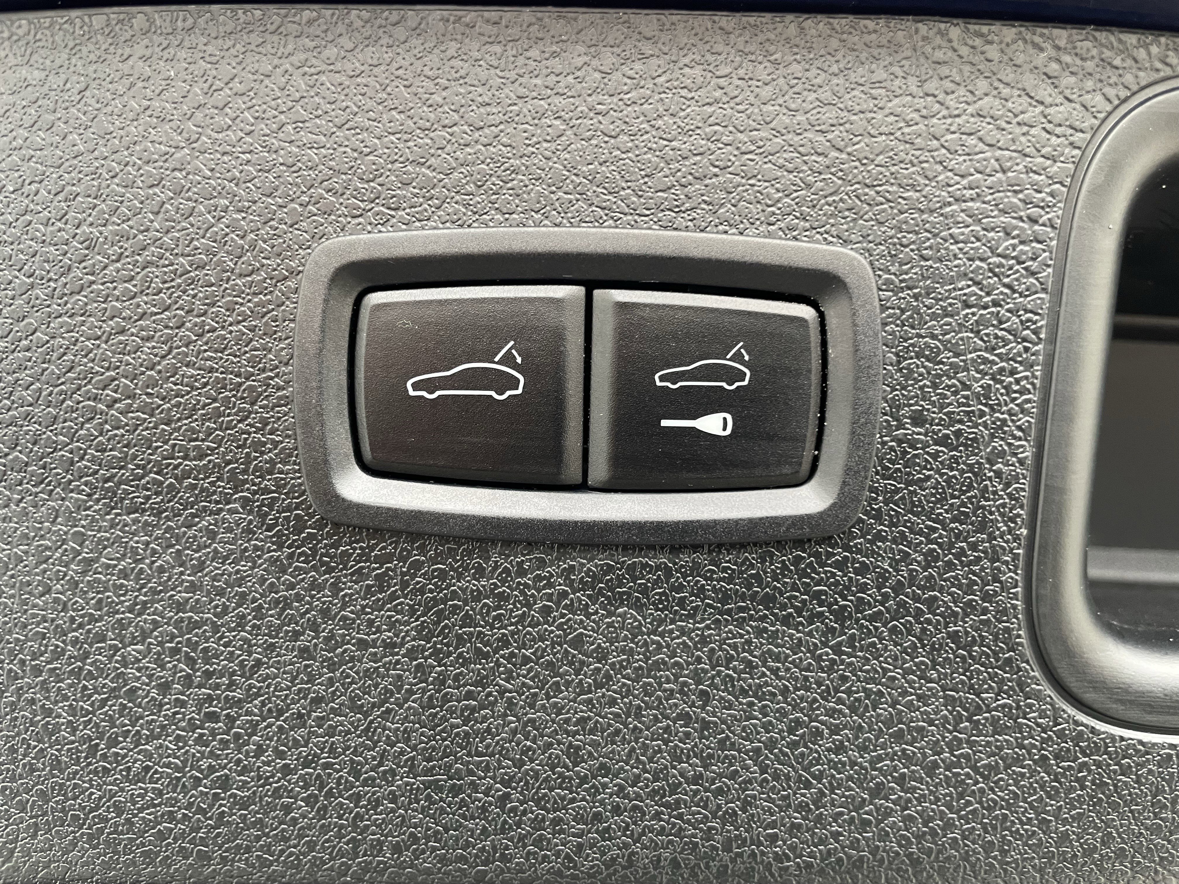 Used 2023 Porsche Macan Turbo image 37