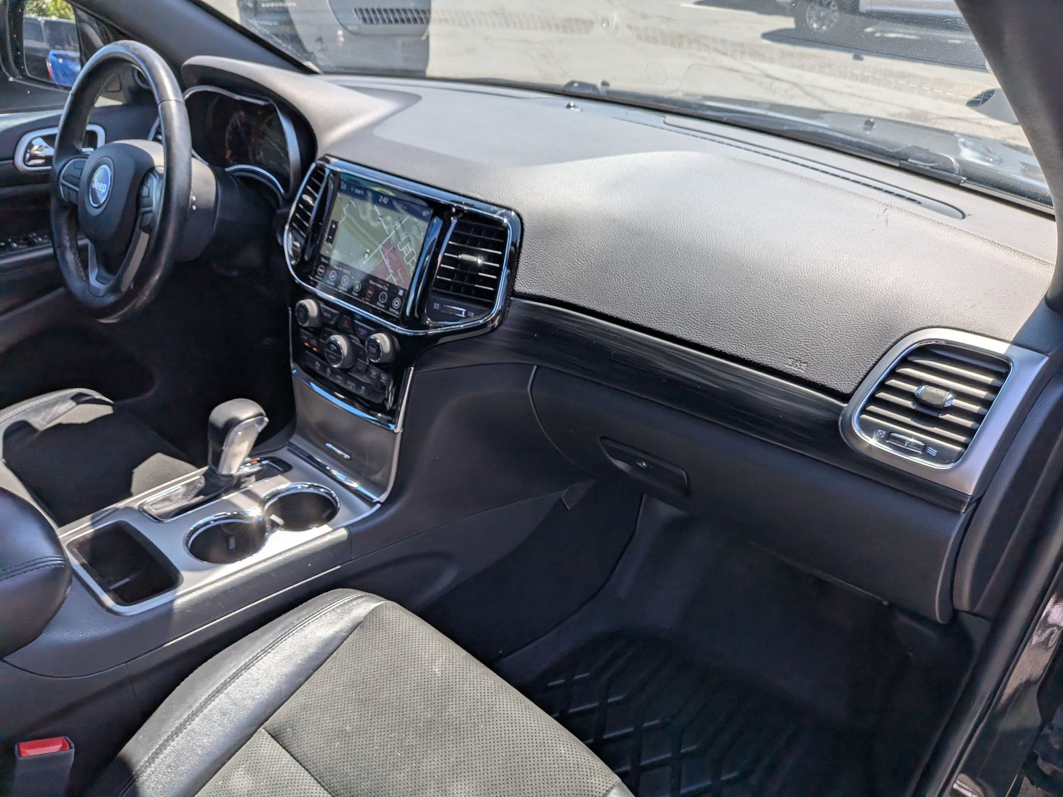 Used 2020 Jeep Grand Cherokee Altitude AWD/4WD image 36