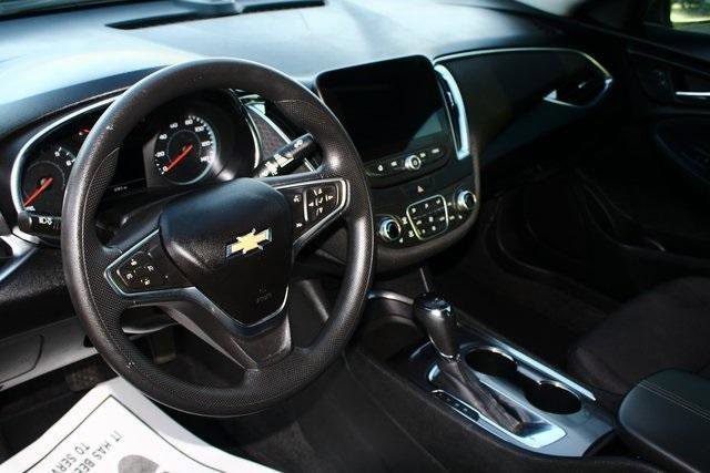 Used 2019 Chevrolet Malibu LT image 3