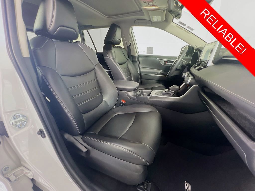 Used 2021 Toyota RAV4 XLE Premium image 29