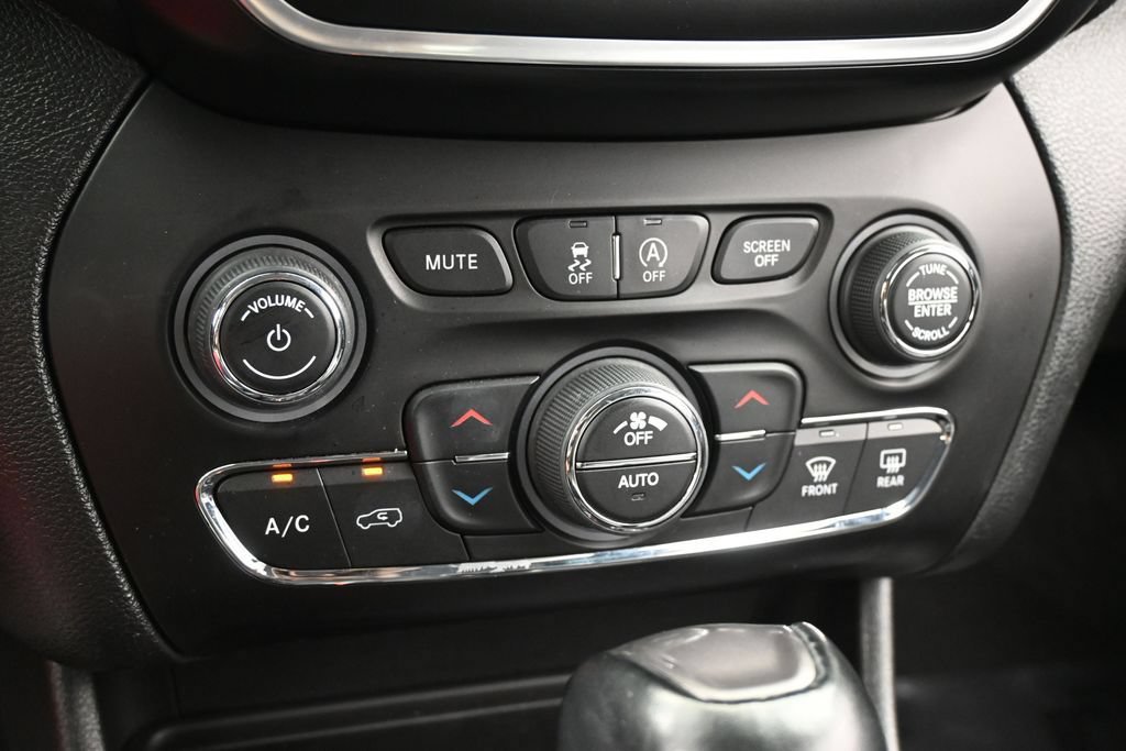 Used 2022 Jeep Cherokee Latitude Lux FWD image 20
